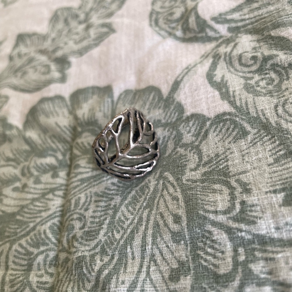 Retro Anthropologie Antiqued Silver Leaf Ring
